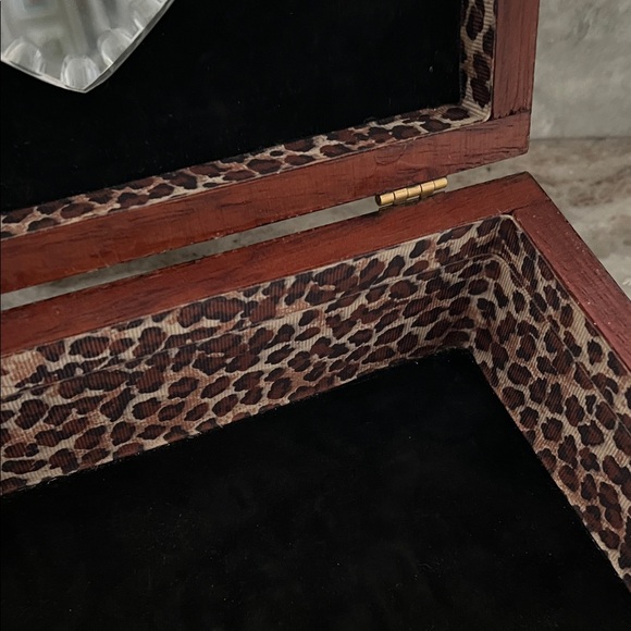 Vintage Cigar Box Purse - Picture 5 of 11